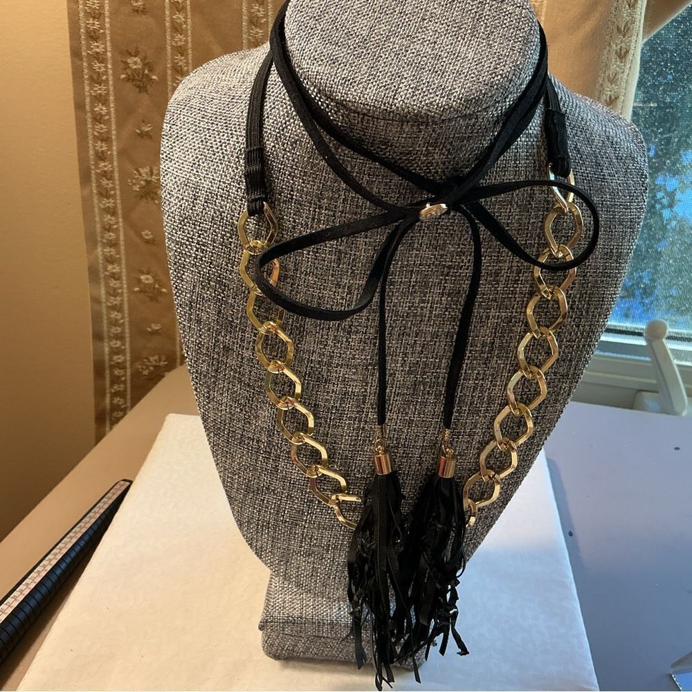 Set of 2 Elegant Black and Gold Necklaces